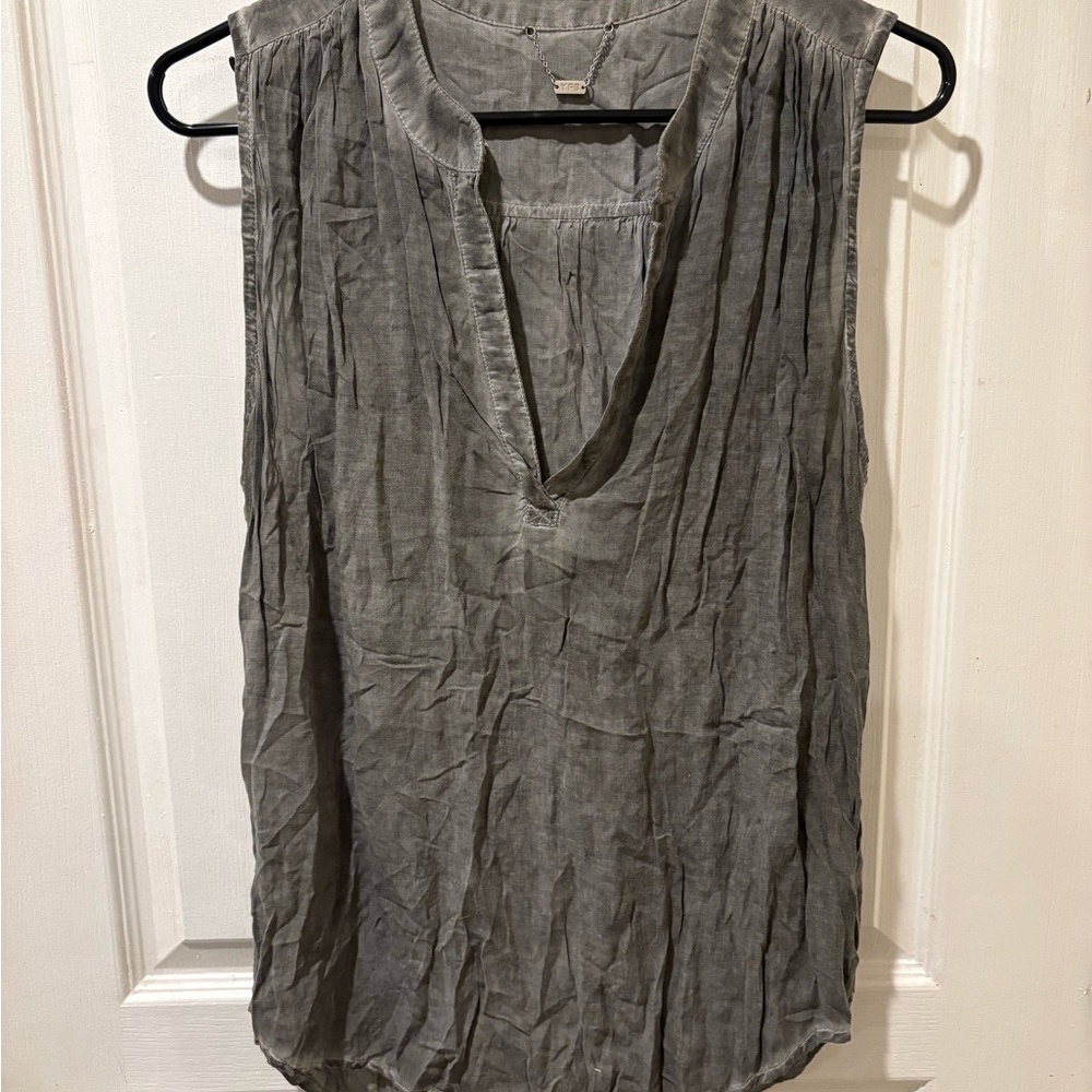 Young Fabulous & Broke Charcoal Sleeveless Blouse